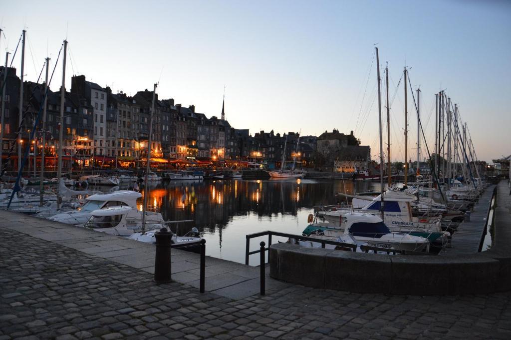 Les Gites De La Pomme D'Or Beuzeville Eksteriør billede